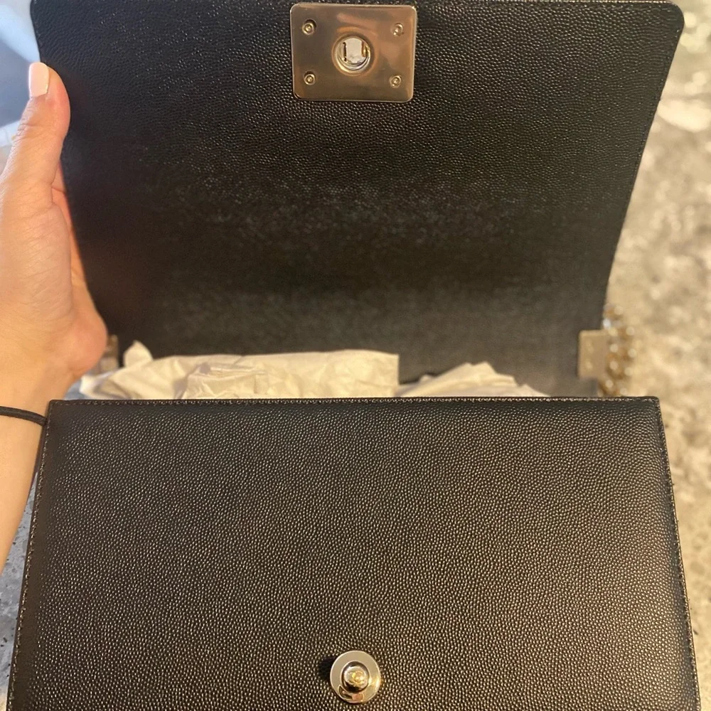 Chanel boy chevron caviar with gold hardware - Picture 6 of 6